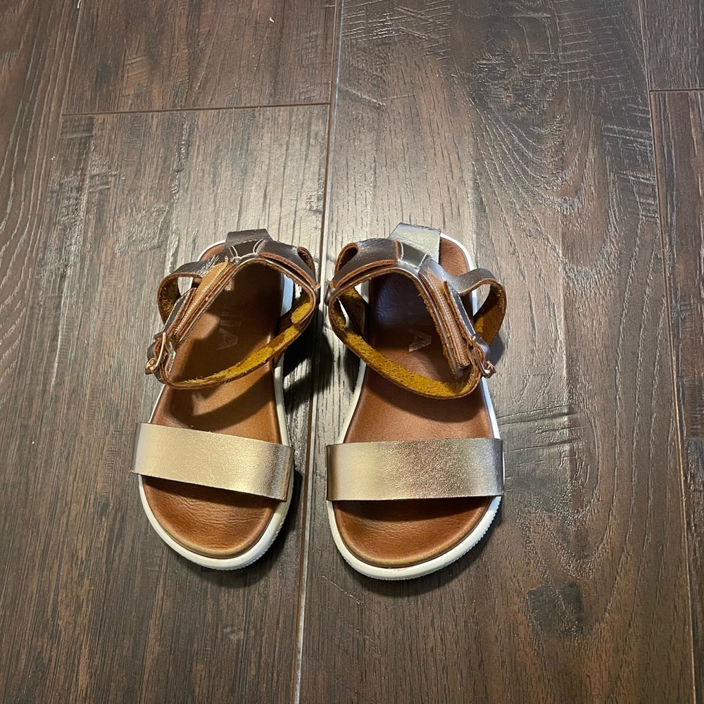 Mia Rose Gold Sandals for Girls size 7